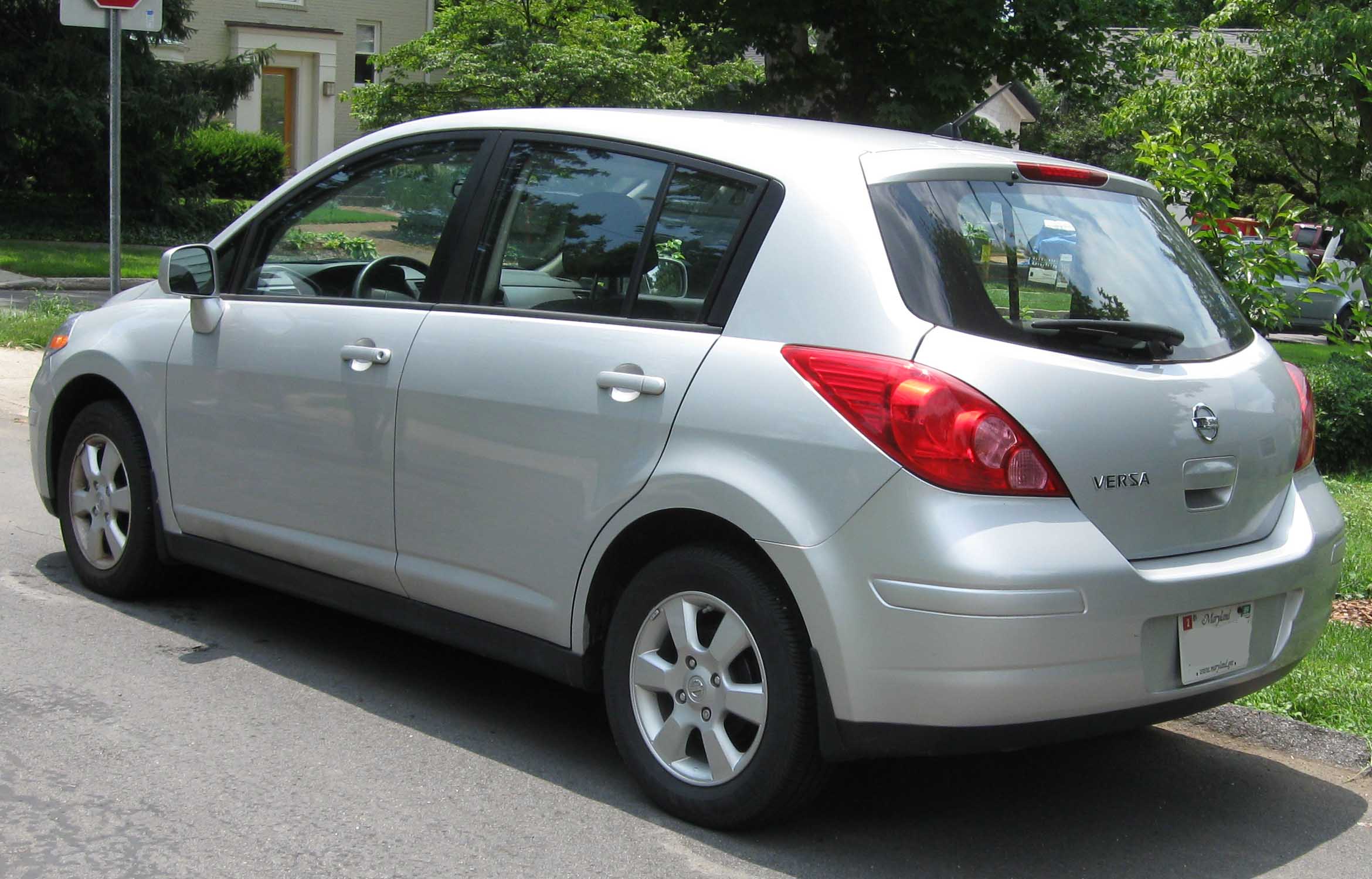 Nissan Versa SL hatch