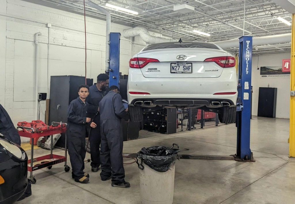 Atelier de L’École de L’Automobile, l’école de mécanique de Montréal