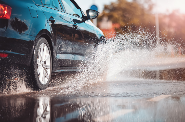 ESC automobile détectant une perte d’adhérence.